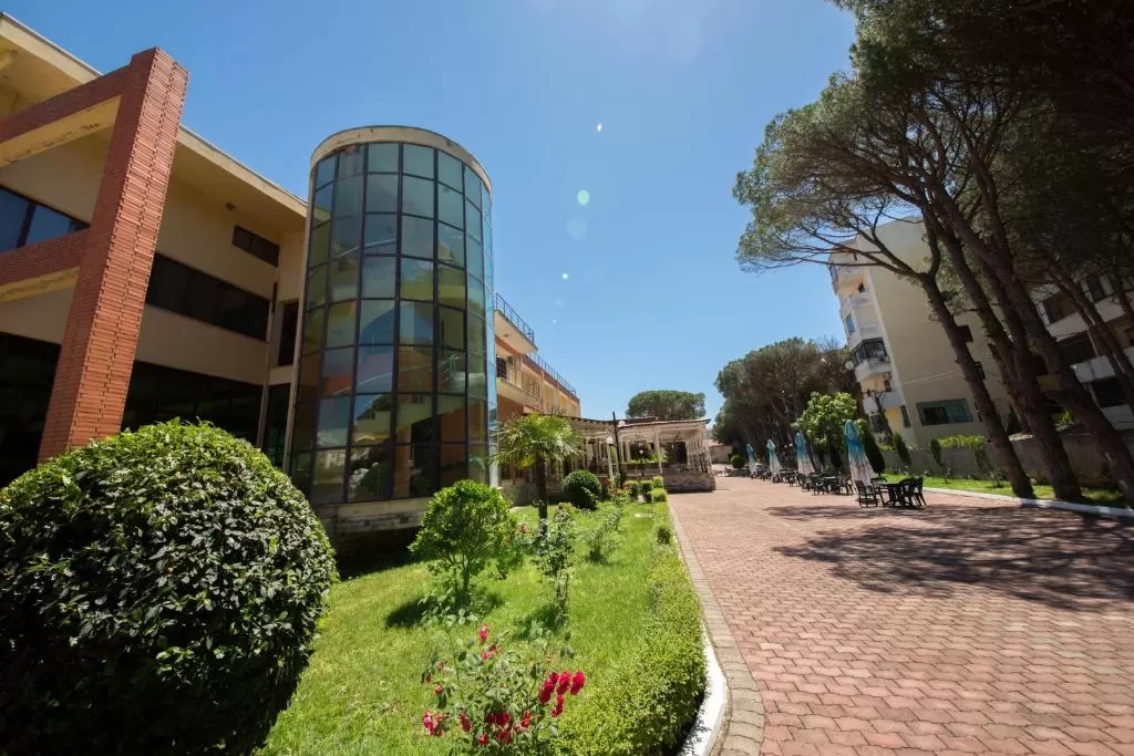 Kolaveri Resort - main bldg.jpg